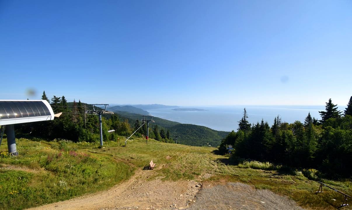 Petite-Rivière-Saint-François: Le Massif de Charlevoix (stationnement en haut) - Le Massif de Charlevoix