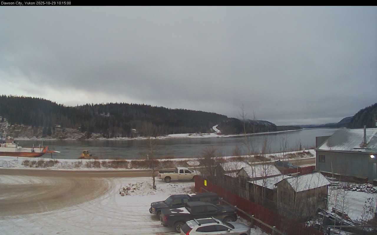 Moosehide › North-West: Yukon River Campground
