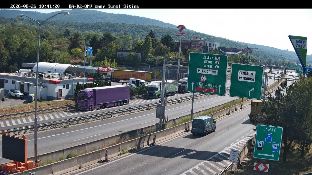 Bratislava: Diaľnica D2/E65 Lamac, view in the direction of Tunel Sitina