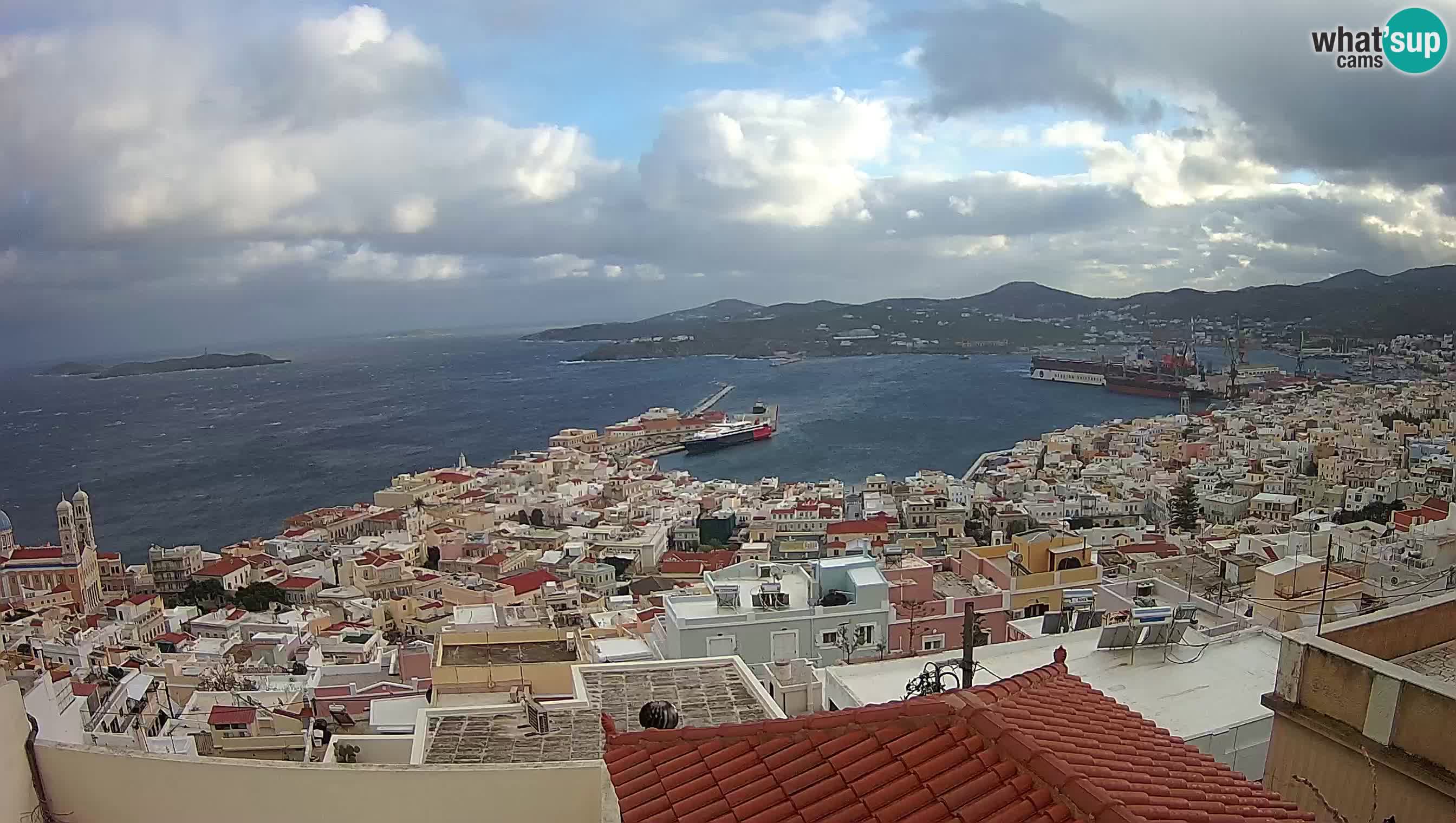 Webcam Ermoupoli (Syros): View onto the Port