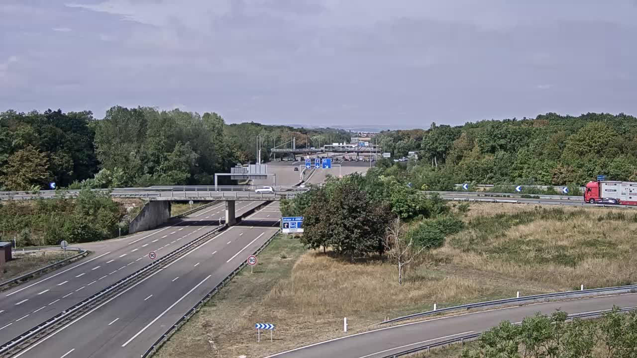 Webcam Dijon: A39 près de Dijon, Barrière de Péage de Crimolois, en périphérie de Dijon Est, vue orientée vers Dijon