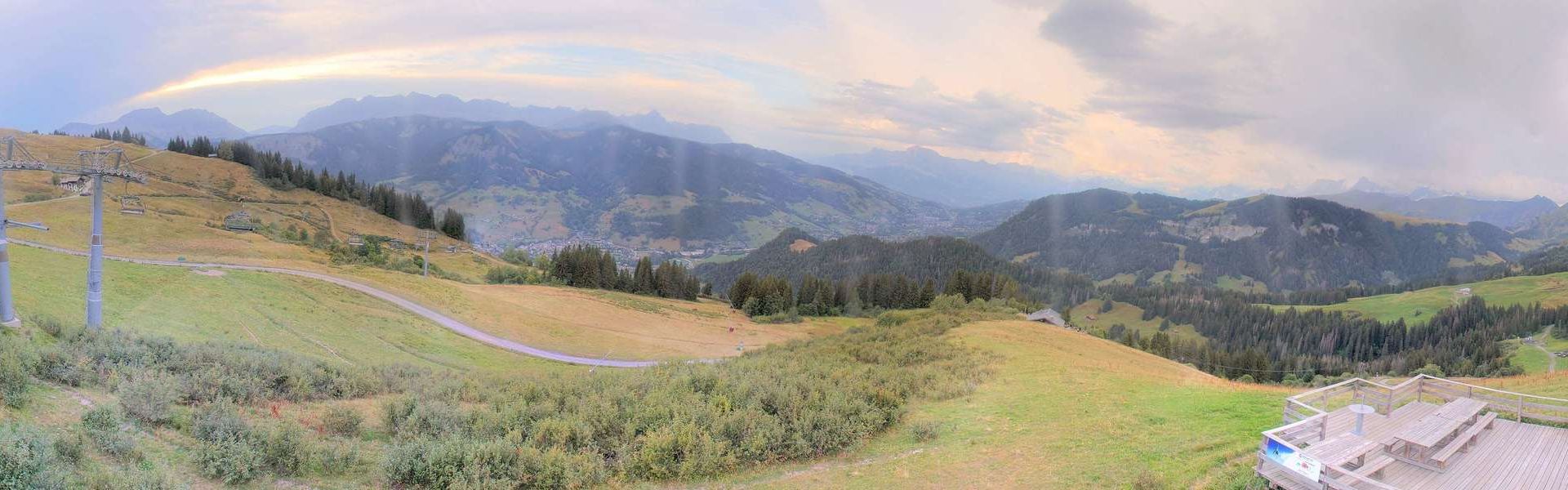 Notre-Dame-de-Bellecombe: Val d'Arly (panoramic)