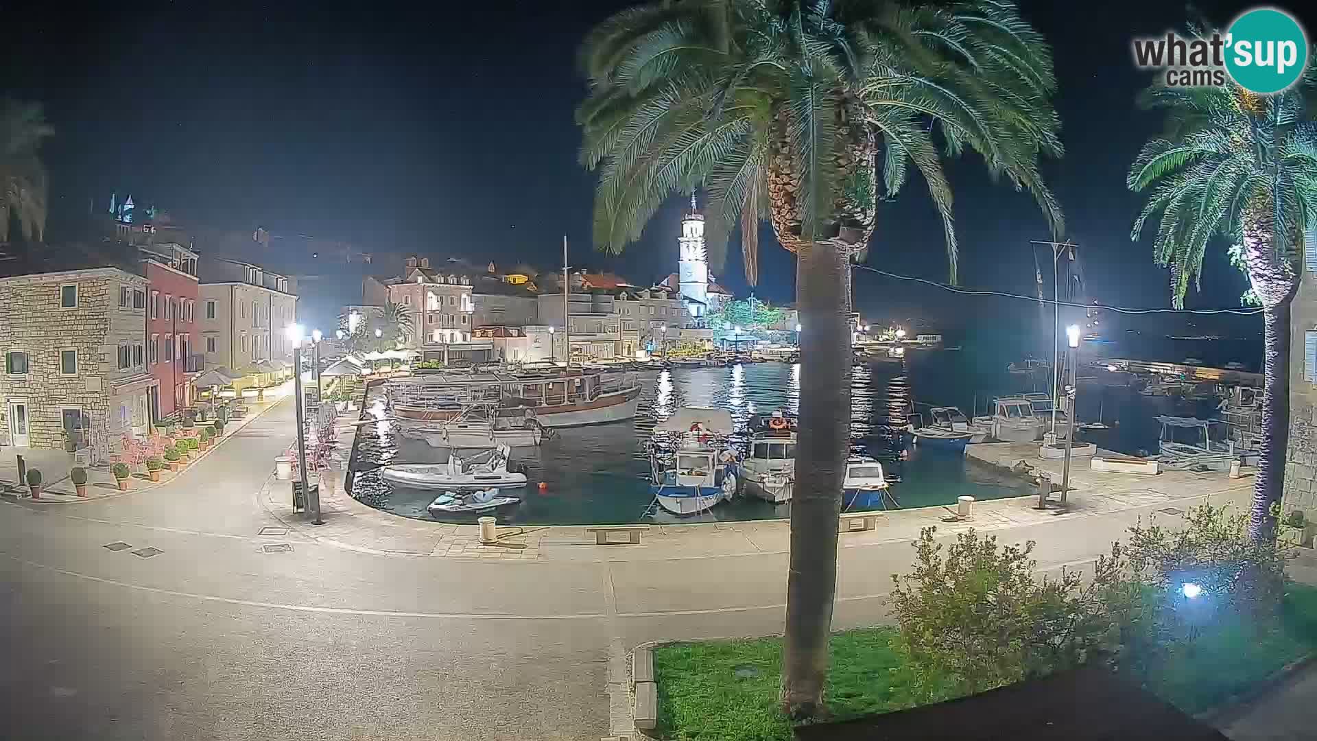 Webcam Sutivan (Brač): Port and Promenade