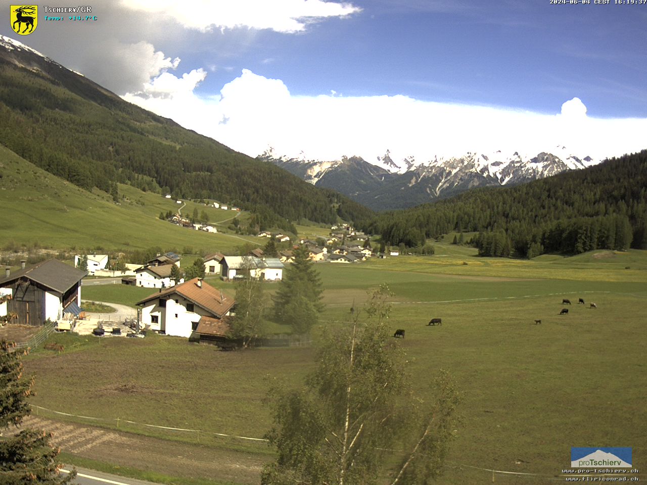 Webcam Tschierv: View over Tschierv