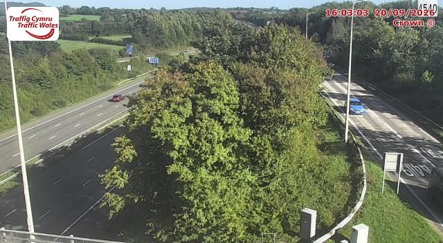 Cardiff: M4 westbound at junction 33 (Capel Llanilltern)