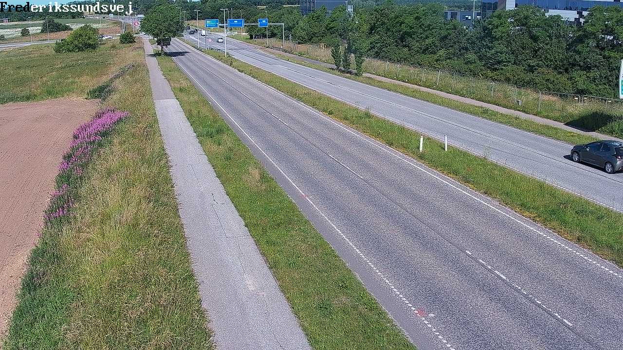 Webcam Knardrup: Traffic 211 Frederikssundsvej