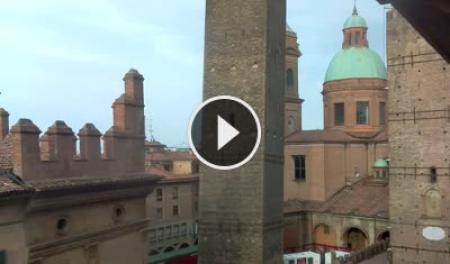 Webcam Bologna: Asinelli Tower and Garisenda Tower
