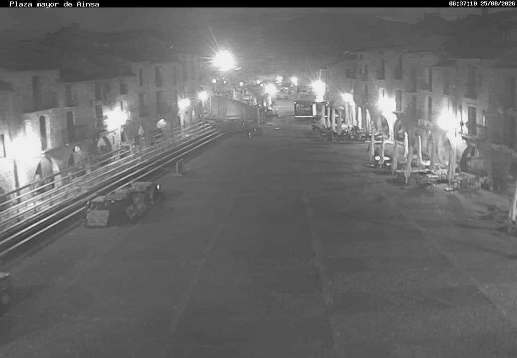Ainsa › North-East: Plaza Mayor - Plaza Mayor Ainsa