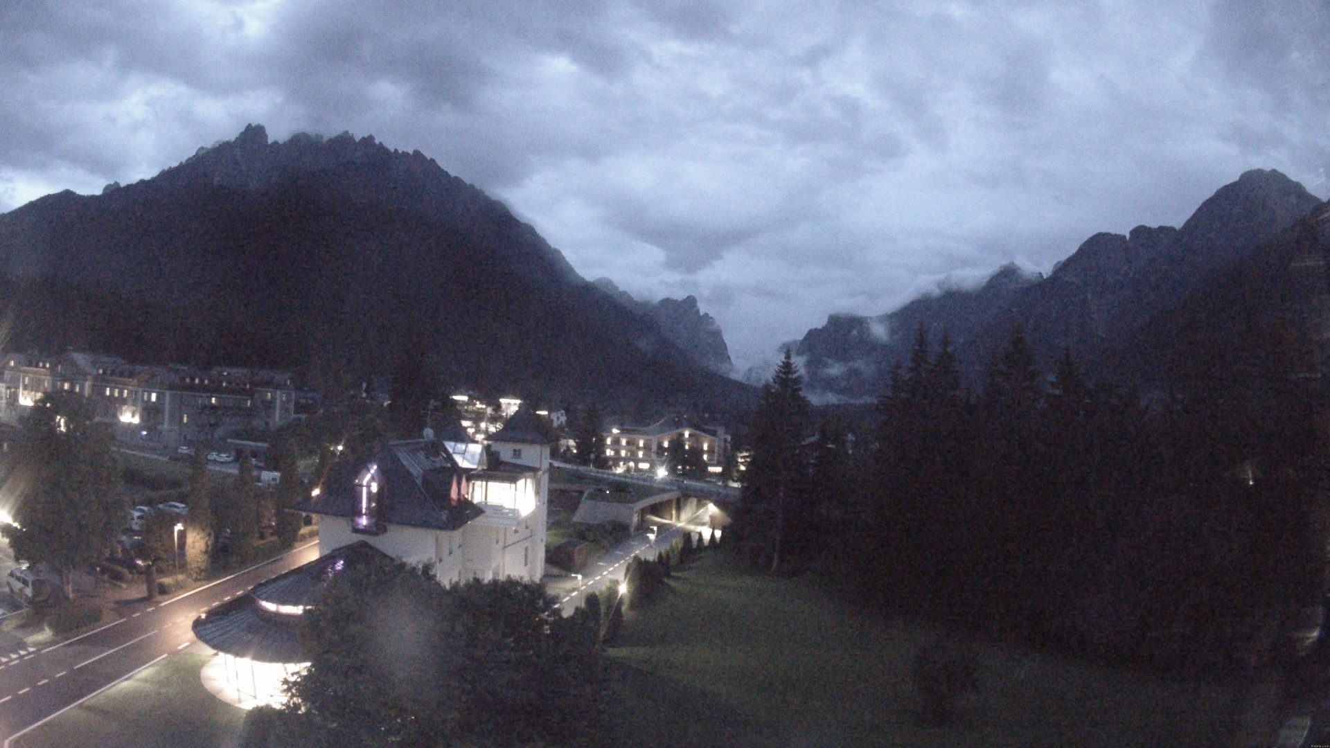 Toblach - Dobbiaco: Apparthotel Germania - Blick auf das Höhlensteintal