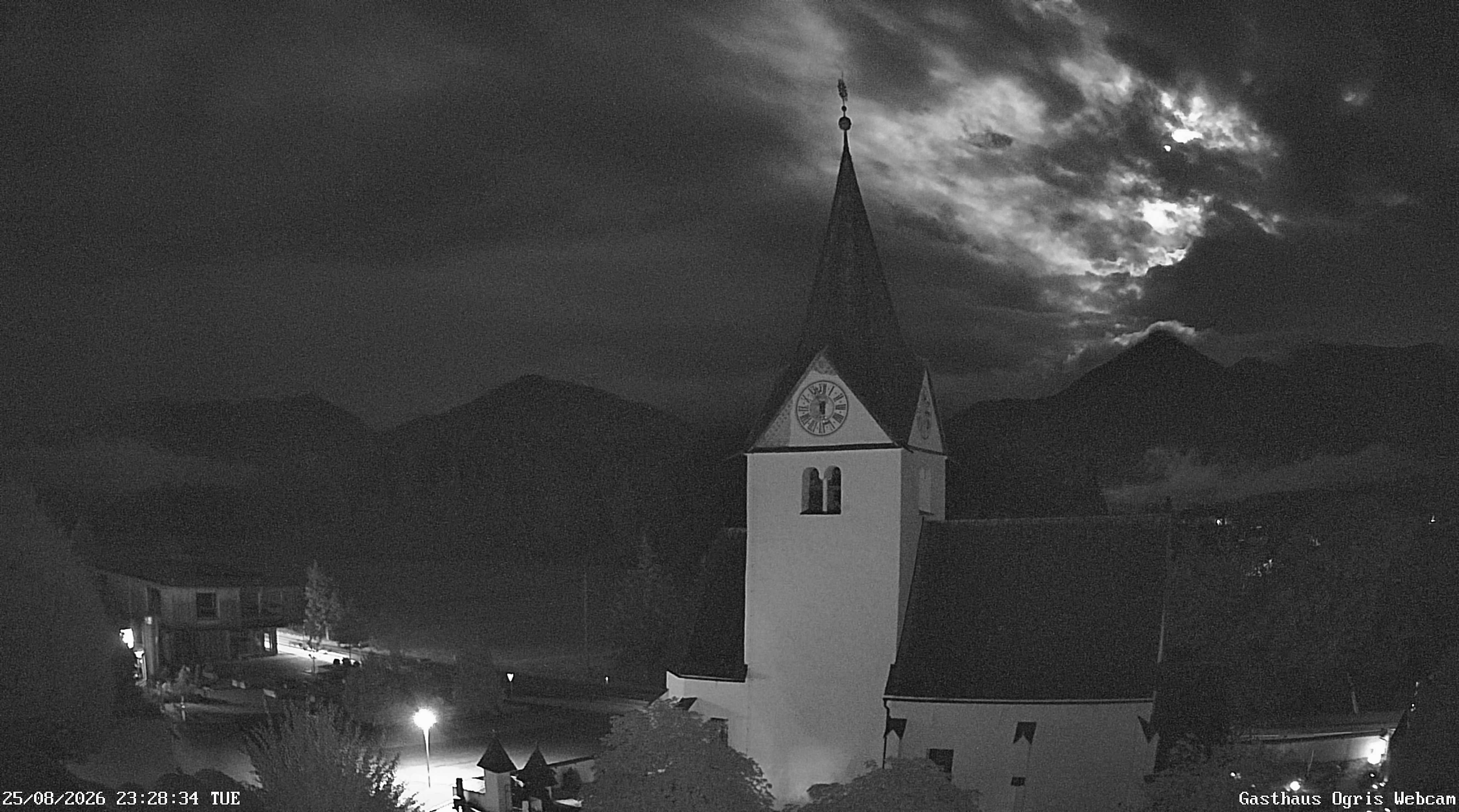 Webcam Ludmannsdorf: The Karawanks from the Gasthaus Ogris