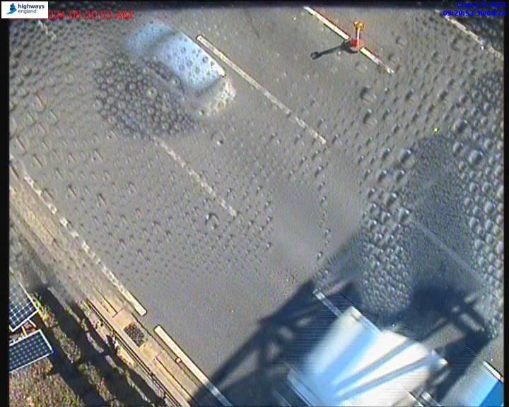 Luton: M1 J11