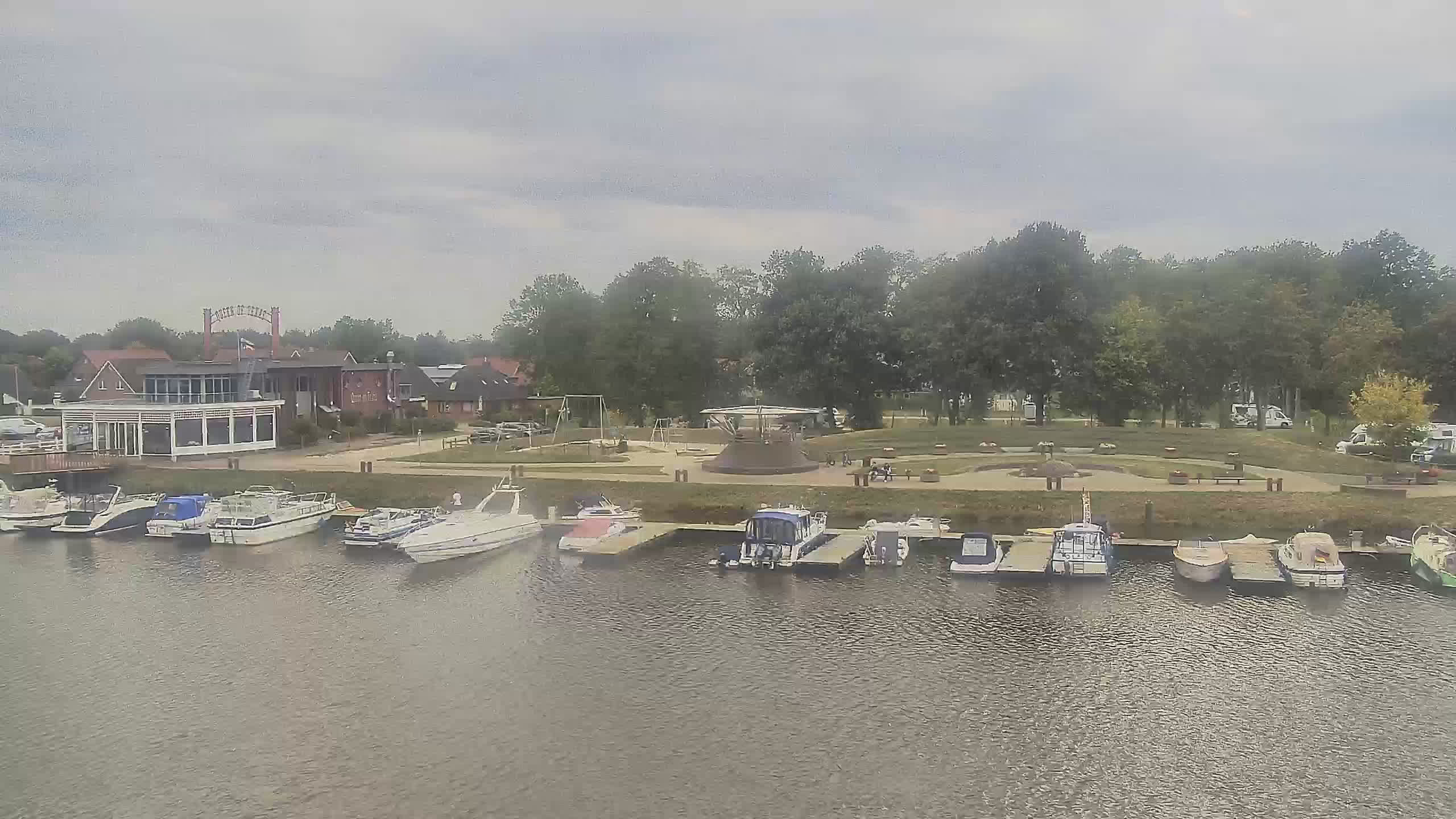 Webcam Barßel: HD Stream Barßel, Leuchtturm am Bootshafen