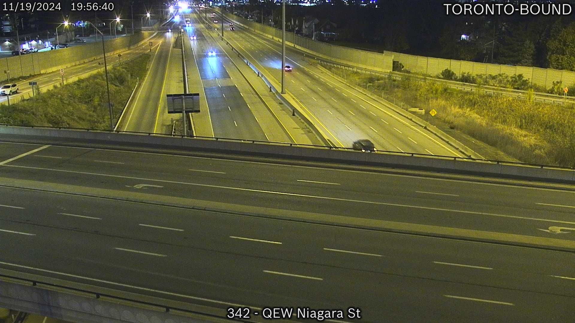St. Catharines: QEW near Niagara Street - East side of Overpass