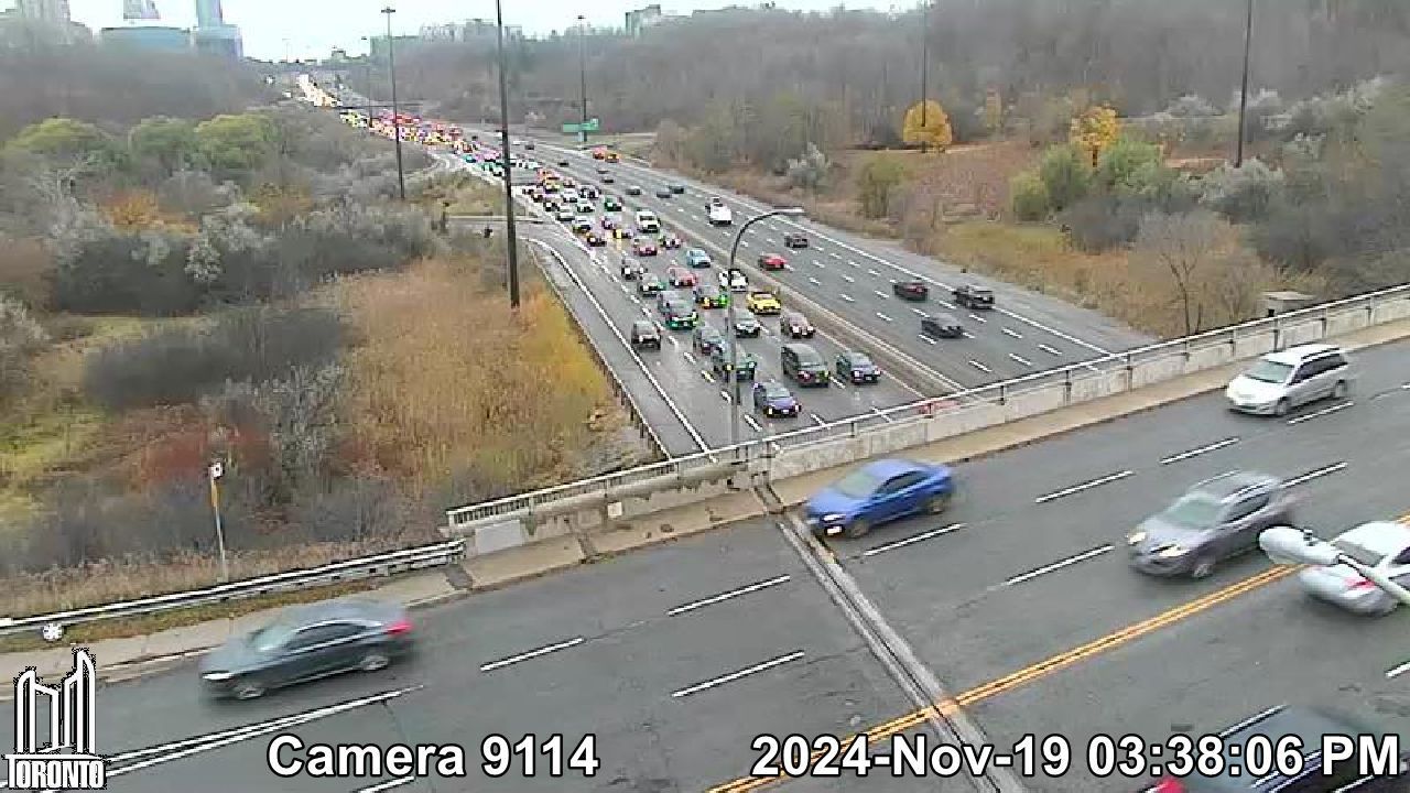 Toronto: Don Valley Parkway near Lawrence Ave