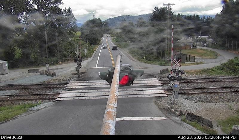 Chilliwack › West: Hwy 7 at Deroche Rd and Nicomen Rd railway crossing, looking west