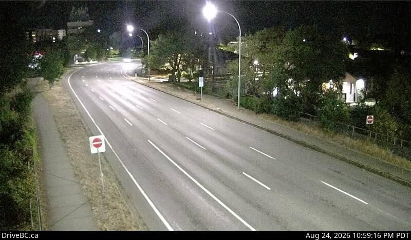 Saanich › North: Hwy 17 (Patricia Bay Highway) at Ravine Way, looking north