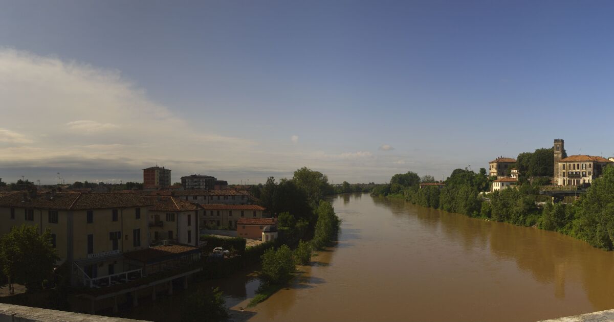 Webcam Canonica d'Adda: PANOMAX Canonica d'Adda  -  Ponte sul Fiume Adda.