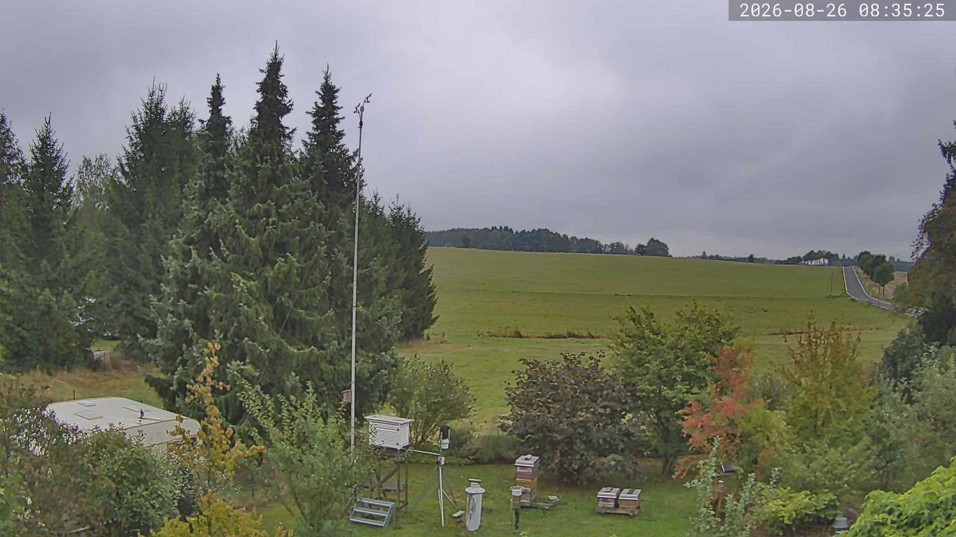 Hohn › South: Oellingen - Blick zur Oellinger Löh, im Vordergrund die Wetterstation - Oellingen (Ww)