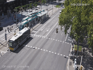 Barcelona: Diagonal at Francesc Macià (looking to outbound West - cars entering into BCN)