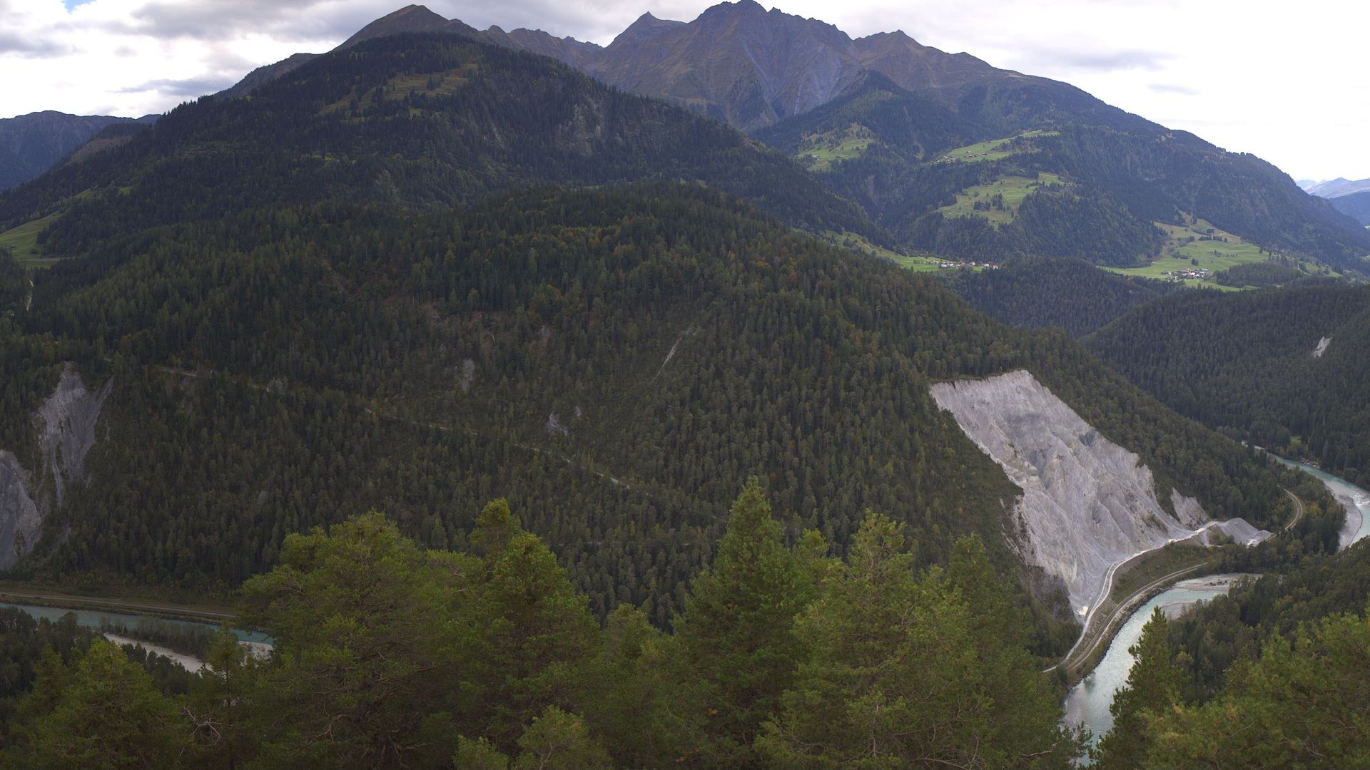 Versam: Rheinschlucht - Flussabwärts