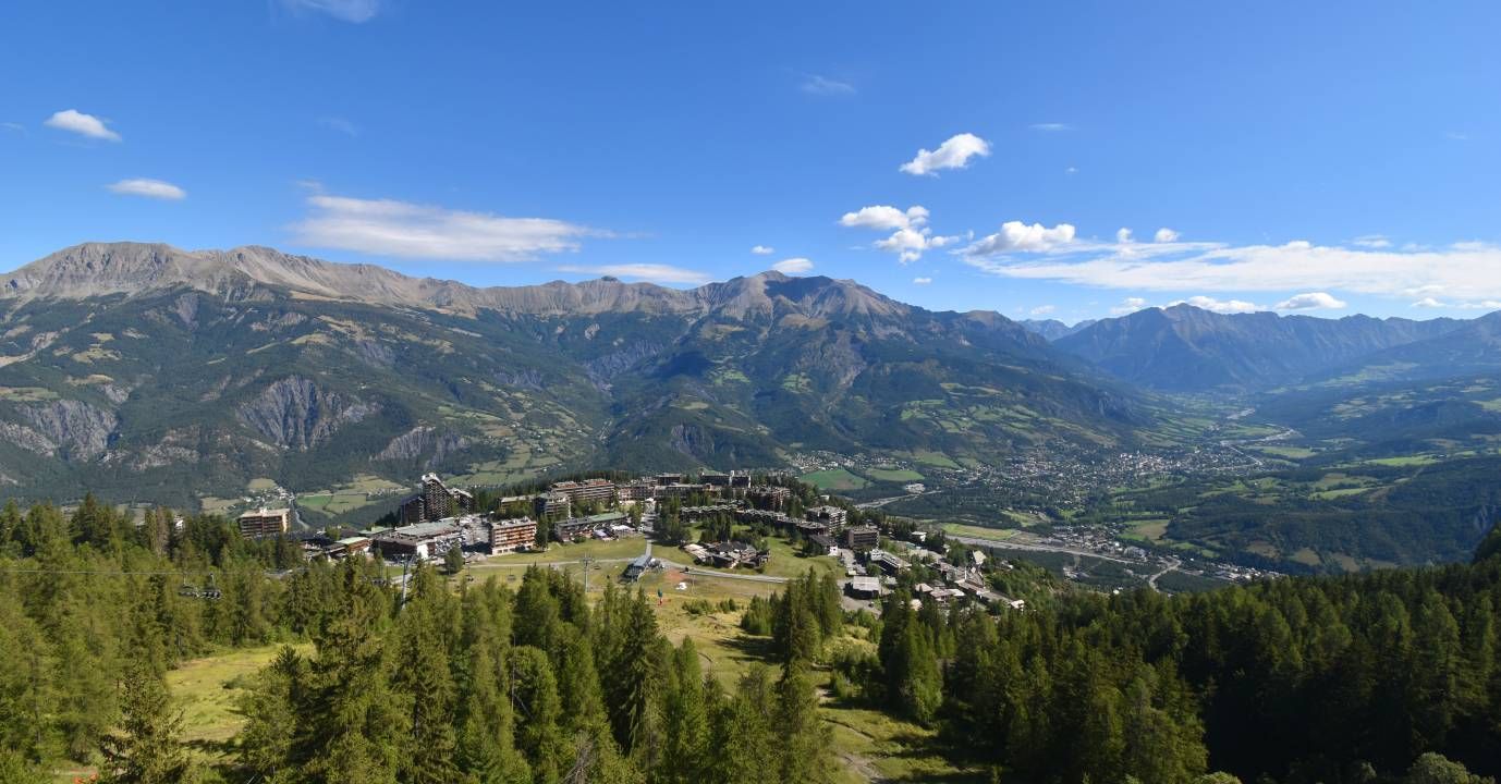 Saint-Loup-du-Dorat: Front de pistes Pra Loup 1600
