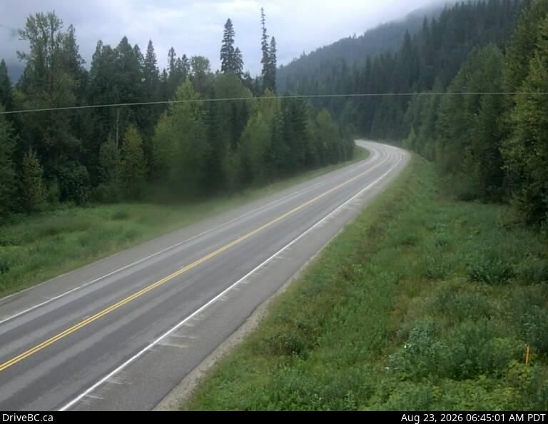 Thompson-Nicola Regional District › South: Hwy 5, approximately 40 km north of Blue River, looking south