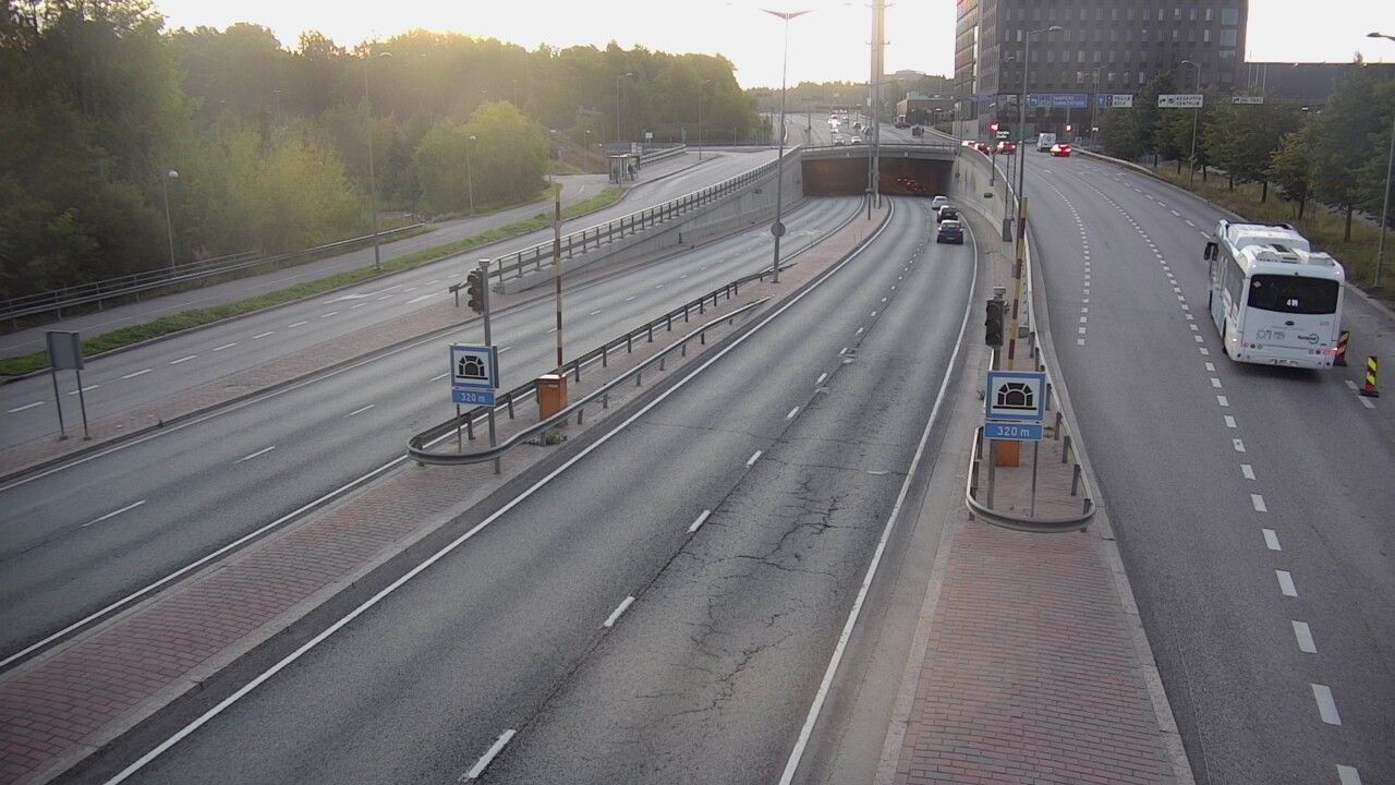 Helsinki: Tie 100 Hakamäentie, Kivihaan tunneli, länsi - Kivihaan tunneli, länsi
