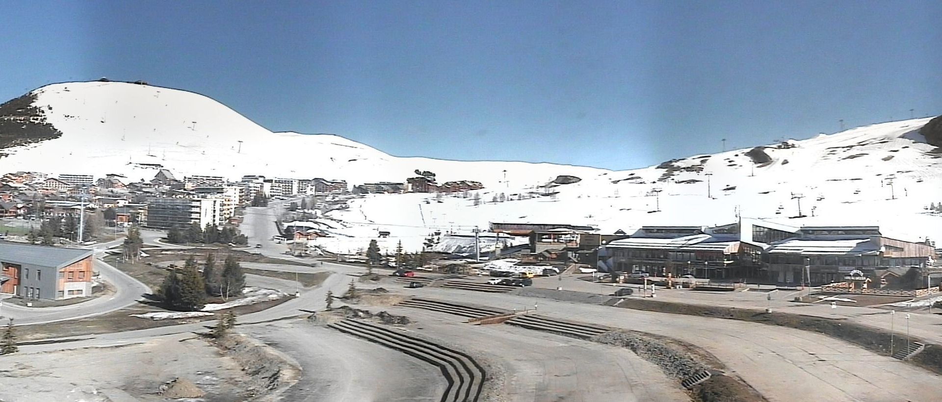 Les Jeux: Alpe d'Huez, view across the beginner slopes