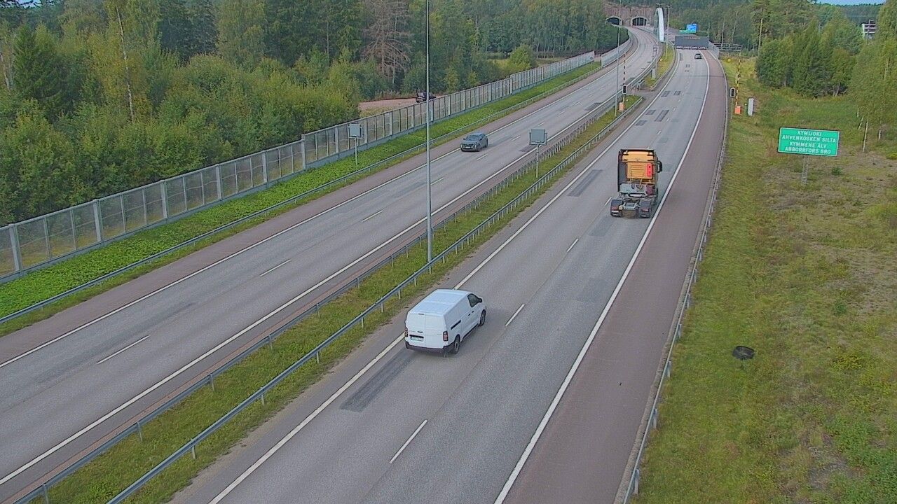 Pyhtaa: Tie 7 Markkinamäki, puomi, itä - Helsinkiin