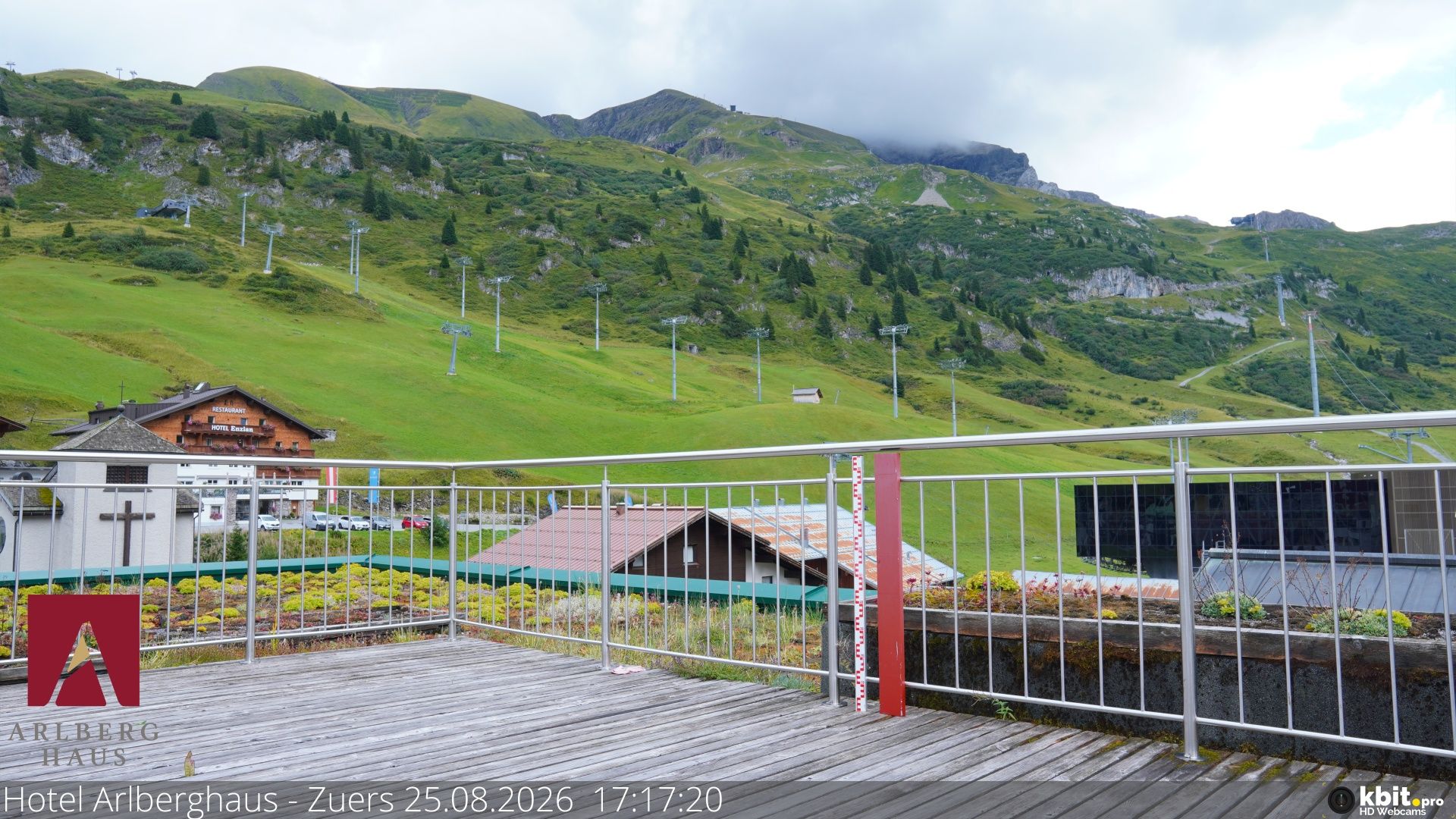 Gemeinde Lech › South-East: Zürs - Österreich: Skigebiet Zürs am Arlberg - Blick in Richtung Flexenbahn mit Trittkopf und Ochskopf