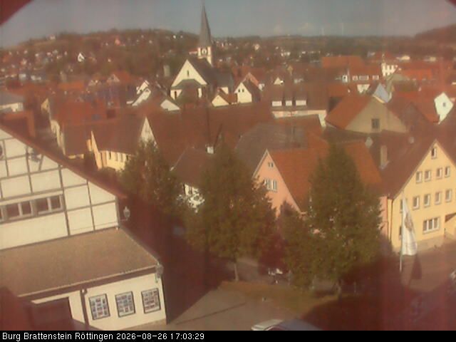 Rottingen: Zehntscheune der Burg Brattenstein, Blick auf die Stadt