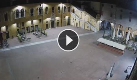 Ferrara: piazza municipale