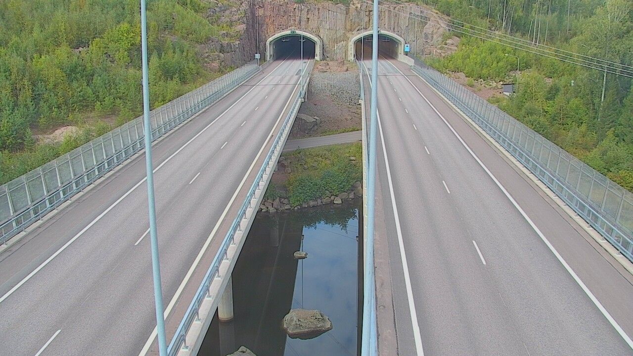 Pyhtaa: Tie 7 Markkinamäki, suuaukko, itä - Helsinkiin