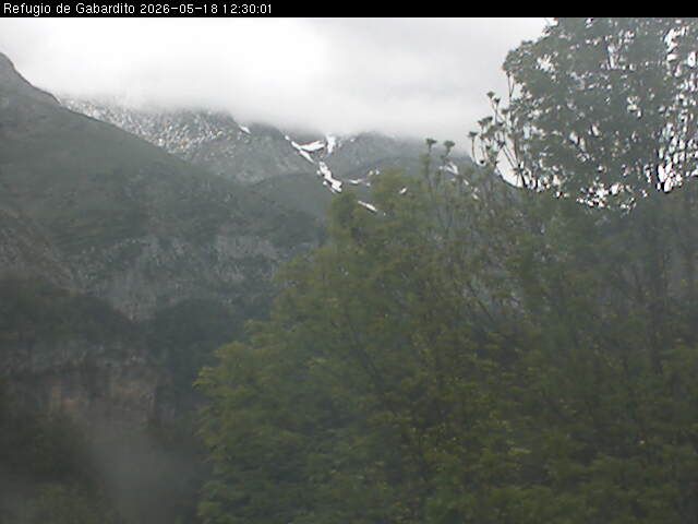 Laruns › North-West: Gabardito mountain hut