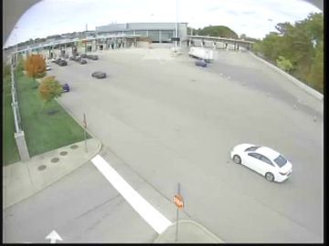 Lewiston Heights › North: I-190 (Niagara Expy) at Canadian Toll Plaza