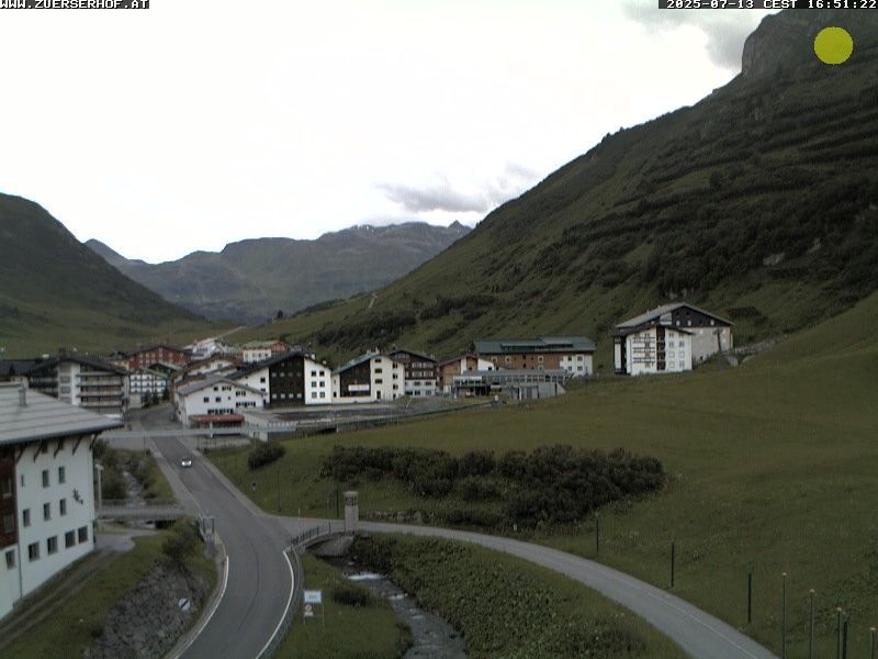 Gemeinde Lech: Zürs - Österreich - Zürs am Arlberg in Richtung Süden (im Hintergrund der Flexenpaß und die Albona oberhalb von Stuben)