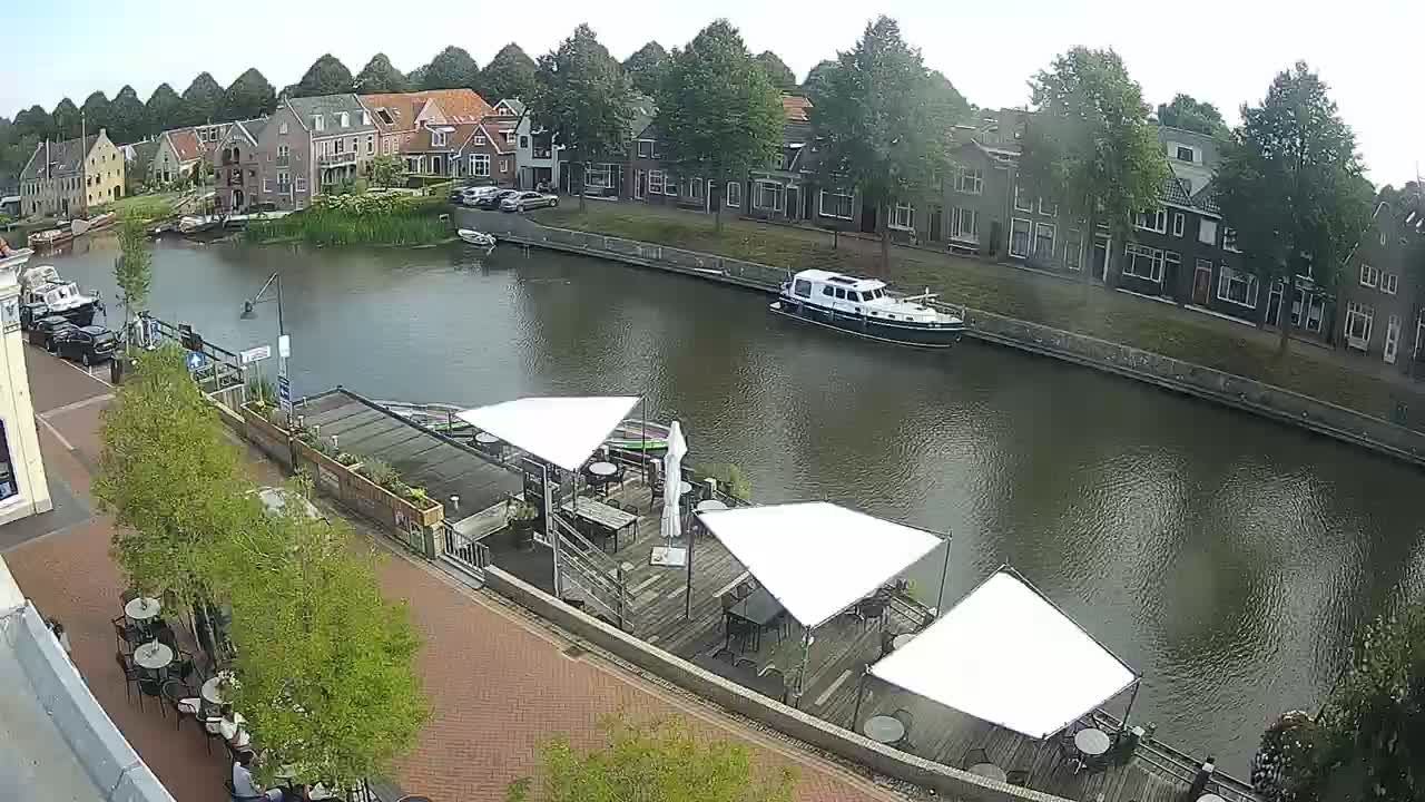 Noardeast-Fryslan: Dokkum - Prachtige gracht in het centrum van Dokkum