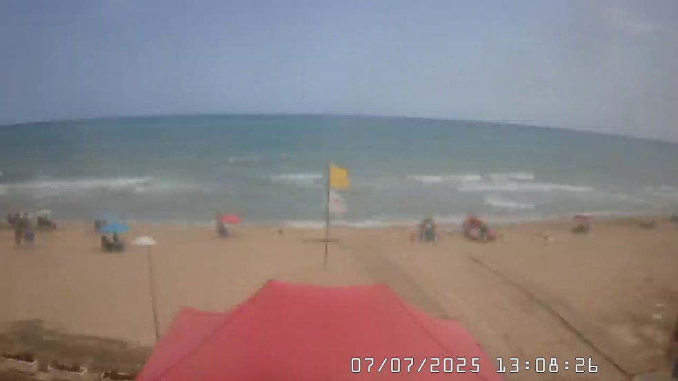 Tavernes de la Valldigna › East: Valencia - Imagen de la playa de