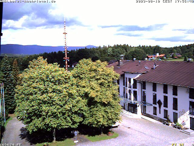 Klingenbrunn: Webcam Hochriegel mit Blick zur Hochriegel- Residence und zum Lusen im Hintergrund