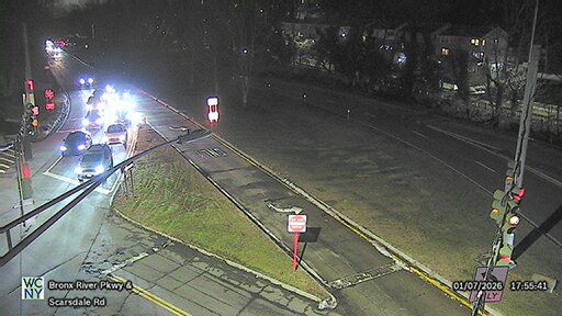 Yonkers › North: Bronx River Parkway at Scarsdale Road