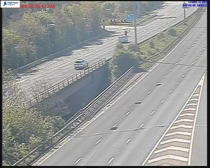 Abbots Langley: M1 J6