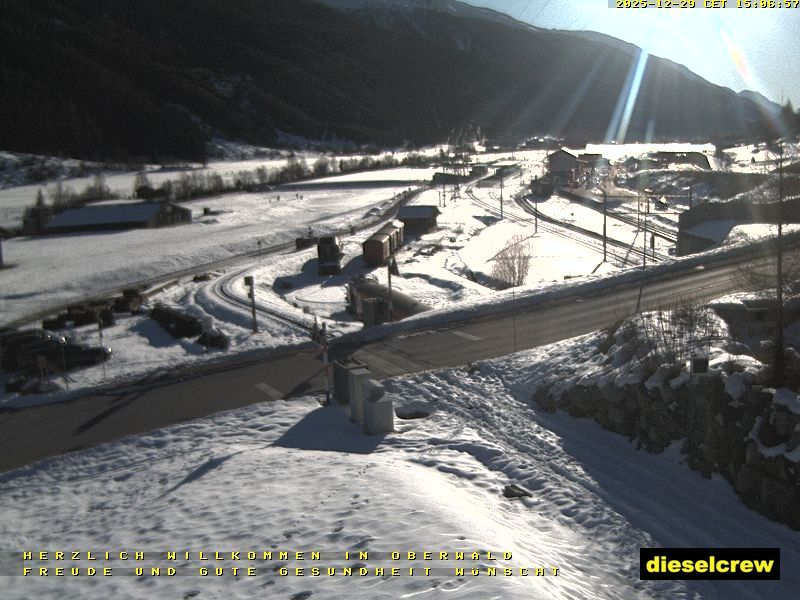 Oberwald: Blick zu den Bahnhöfen der Dampfbahn Furka-Bergstrecke und der Matterhorn-Gotthard-Bahn